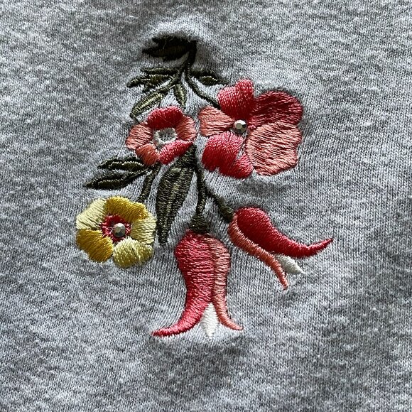 Embroidered Flower Short Sleeve Round Neck Gray T-shirt XL - Picture 3 of 4